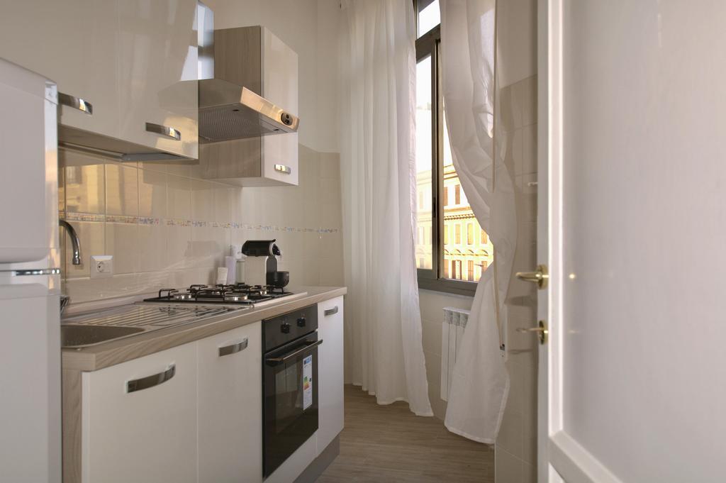 Ostia Holiday Domus In Laterano Rome Bagian luar foto