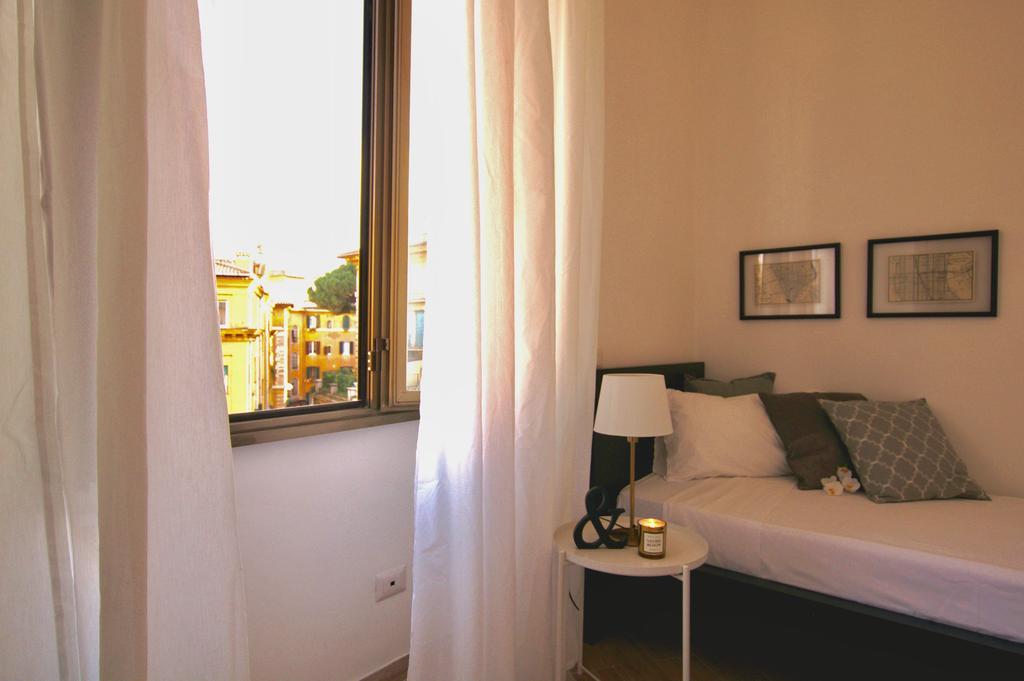 Ostia Holiday Domus In Laterano Rome Bagian luar foto